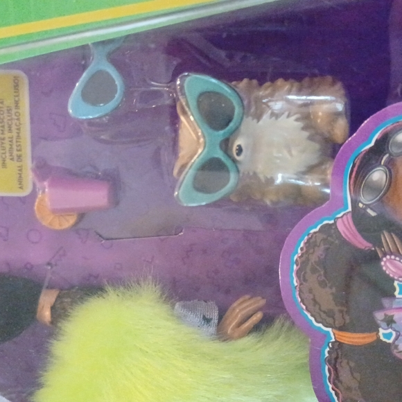 BNIB Barbie EXTRA doll-African American- #7---has 15 styling pieces - Picture 5 of 8